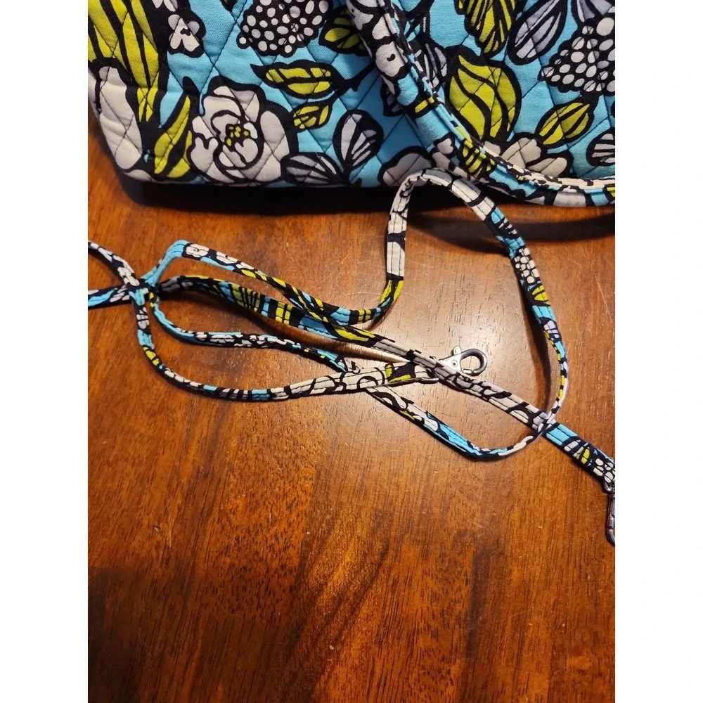 Vera Bradley Island Blooms bowler bag Quilted. floral pattern. EUC